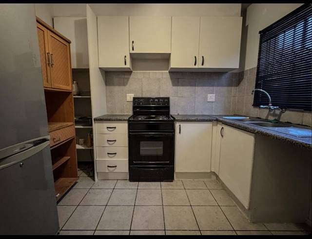 4 BEDROOM TOWNHOUSE FOR SALE IN MONDEOR